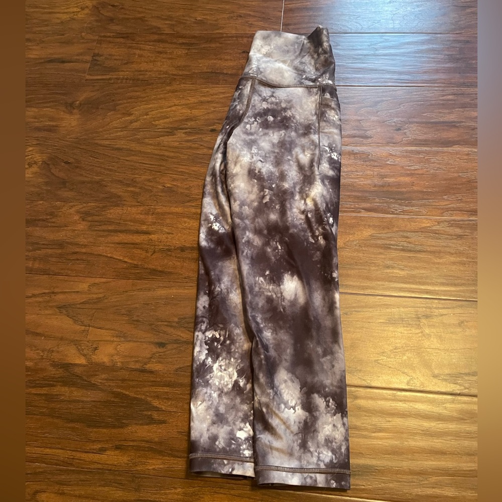 Athleta salutation stash pocket capri